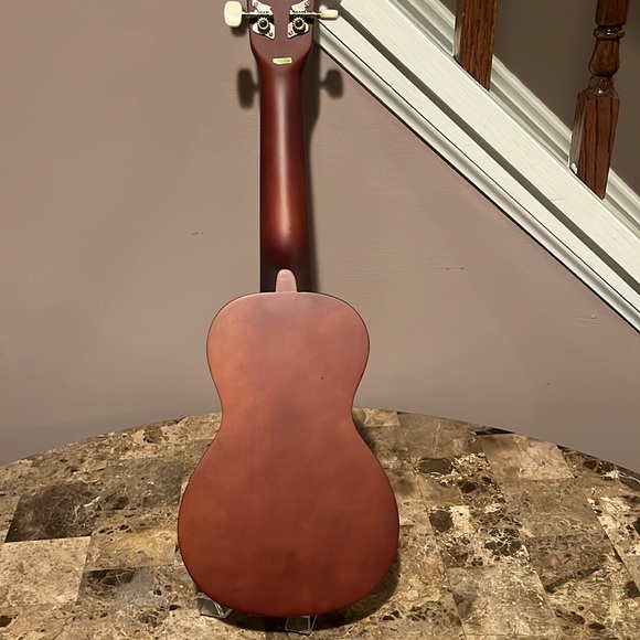 Diamond Head DU-150 Ukulele with SNARK Clip-on Tuner - Picture 11 of 16